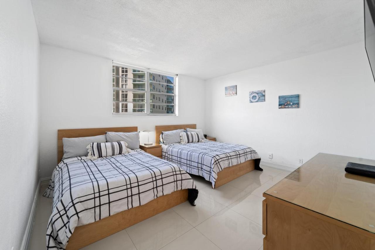 Luxury Beachfront Condo Private Beach Access, Pool & Game Room!!! Холивуд Екстериор снимка